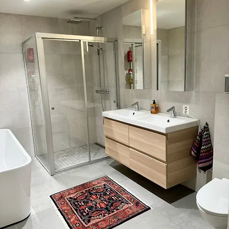 빌라 Sentrumsnaer Og Tilbaketrukket Villa! *