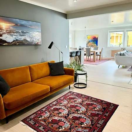 빌라 Sentrumsnaer Og Tilbaketrukket Villa! 보도