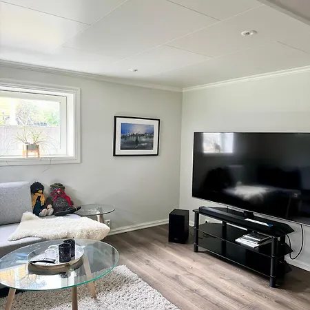 Sentrumsnaer Og Tilbaketrukket Villa! *