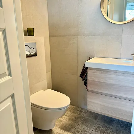 Sentrumsnaer Og Tilbaketrukket Villa!