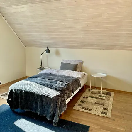 Sentrumsnaer Og Tilbaketrukket Villa! 빌라