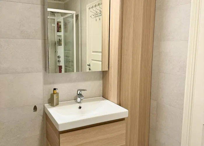 Sentrumsnaer Og Tilbaketrukket Villa! Villa